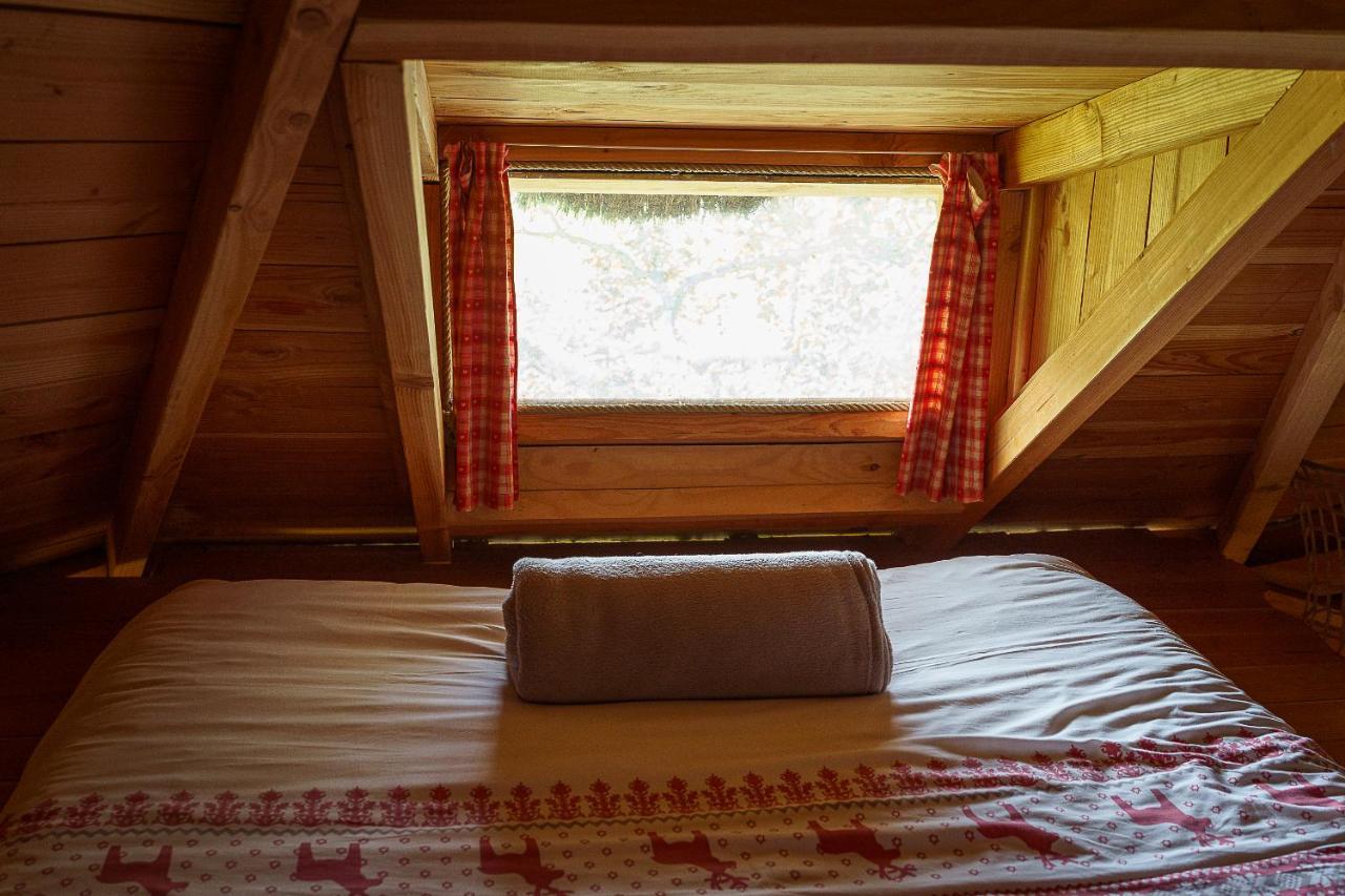 Cabane Perchee Dans Les Arbres Saint-Hilaire-en-Morvan Exterior foto