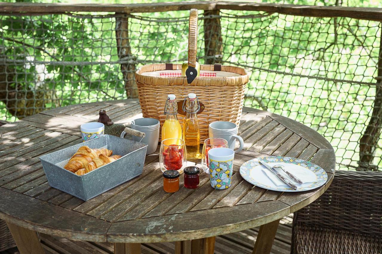 Cabane Perchee Dans Les Arbres Saint-Hilaire-en-Morvan Exterior foto